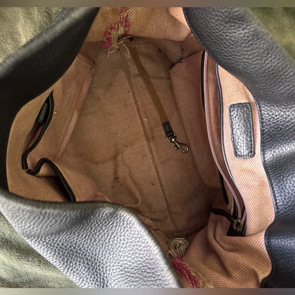 Dooney & Bourke Black Pebbled Leather Hobo Bag – Classic Hardware